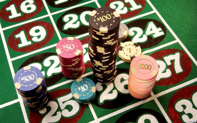 Tampilan antarmuka meja kasino langsung balak7 dengan pilihan permainan baccarat dan roulette